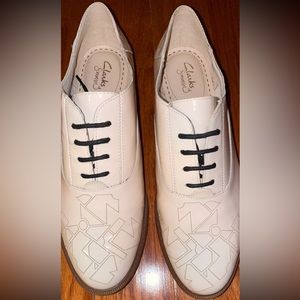 Clarks Women's Taylor Beauty Lace Up Shoe Nude Pink Patent Leather US 8.5 M